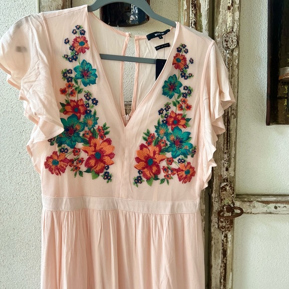 Miss Me Dresses & Skirts - MISS ME 🌸 GORGEOUS BLUSH PINK FLORAL DRESS